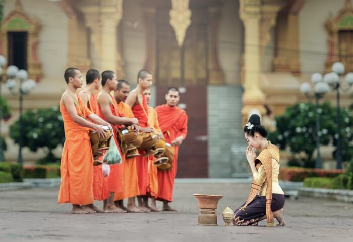 Como se Vestir para Visitar Templos Budistas