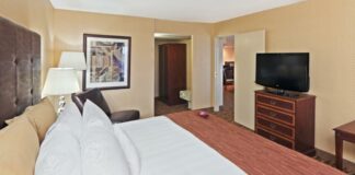 crowne plaza dallas quarto